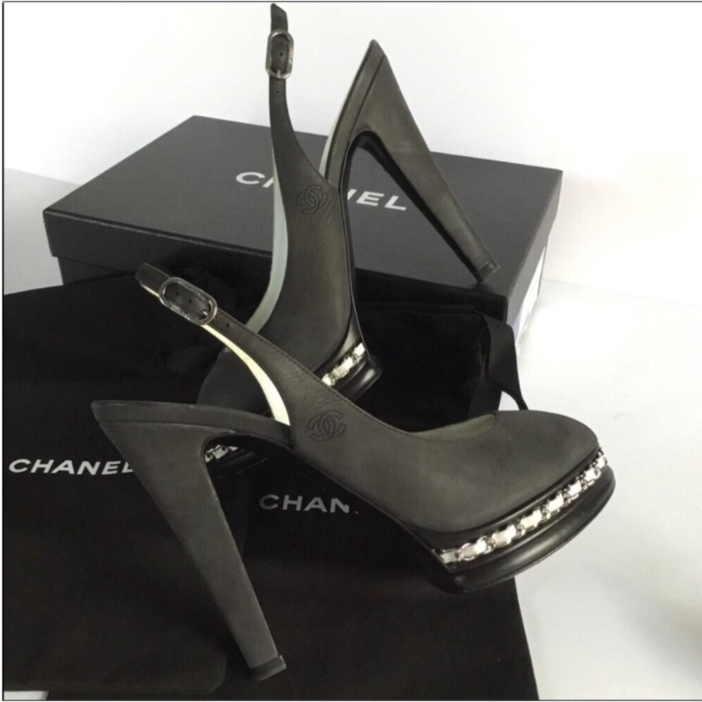 CHANEL - Picture 10 of 16
